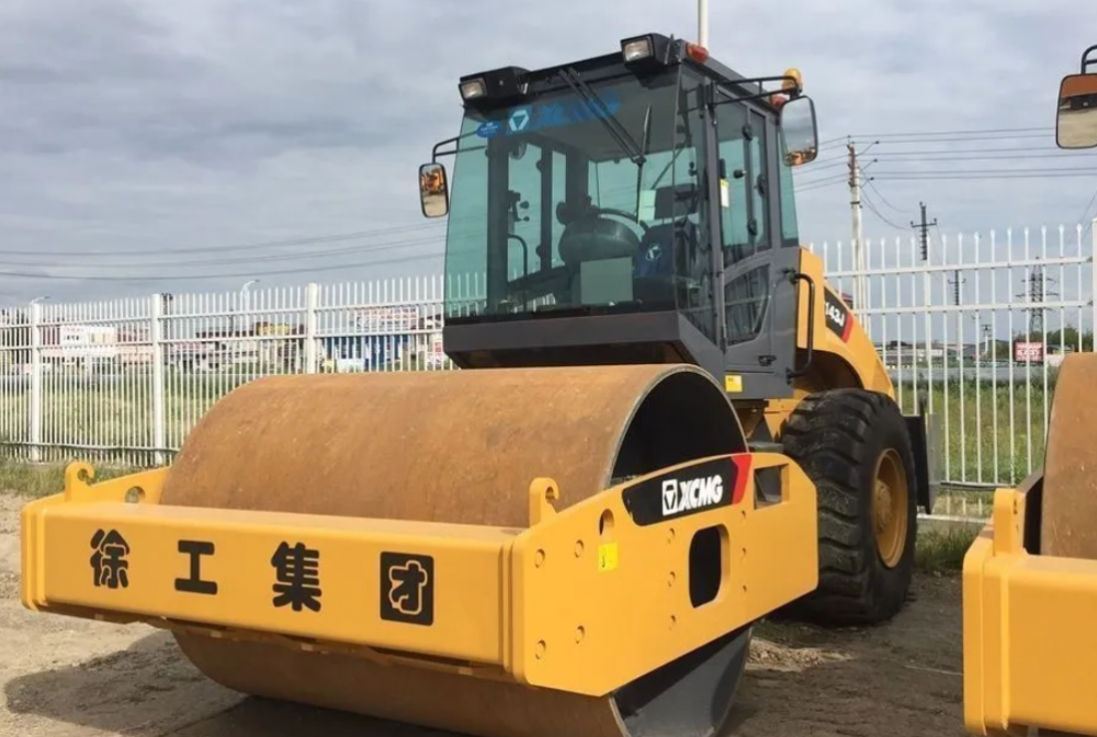 XCMG XS143J single shaft mechanical vibratory roller Evansville - photo 1
