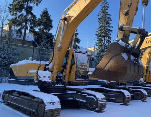 Hyundai R 260LC-9S crawler excavator Juneau - photo 1