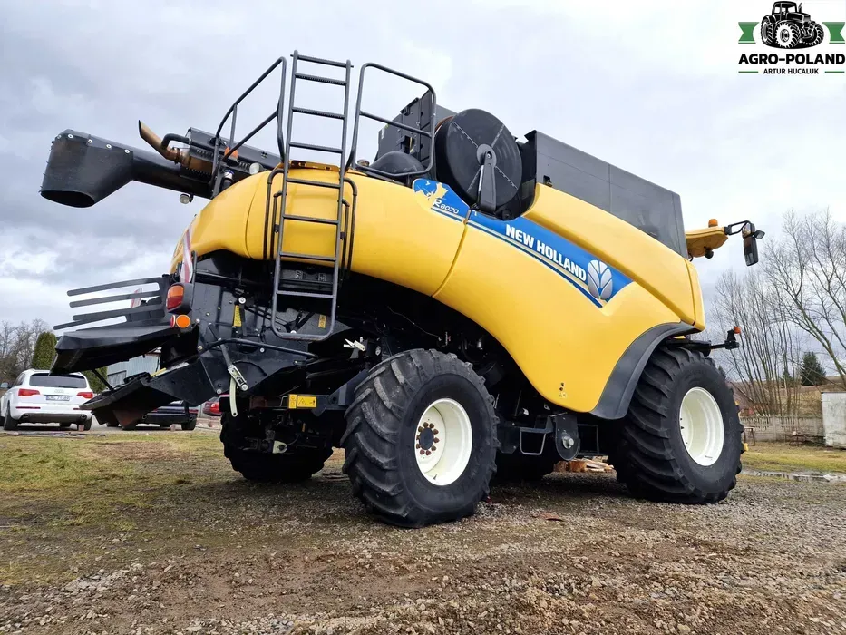 New Holland CR 8070 combine harvester - 2014 Waynesboro - photo 2