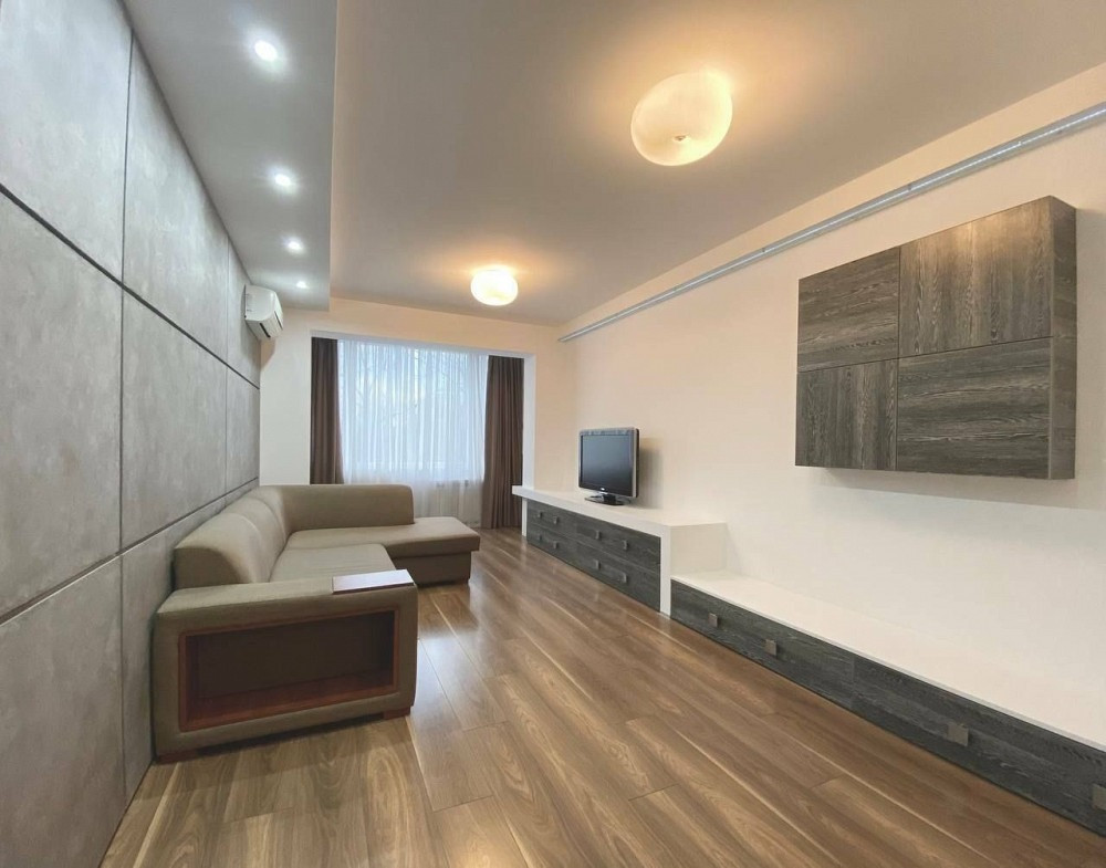 Apartment in Fillmore, North 7th Street, 2115 Fillmore - photo 1