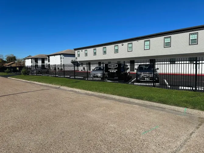 Texas City, TX Two-story apartments for vacation and living near Houston and the waterfront. Texas City - photo 1