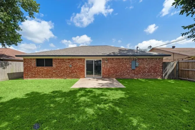 Spacious 2-Bedroom Condo, 1,200 sq ft, Near Downtown Austin - photo 9
