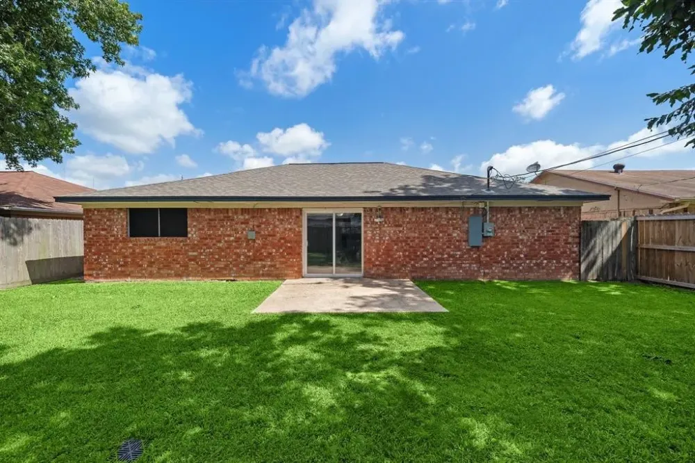 Spacious 2-Bedroom Condo, 1,200 sq ft, Near Downtown Austin - photo 9