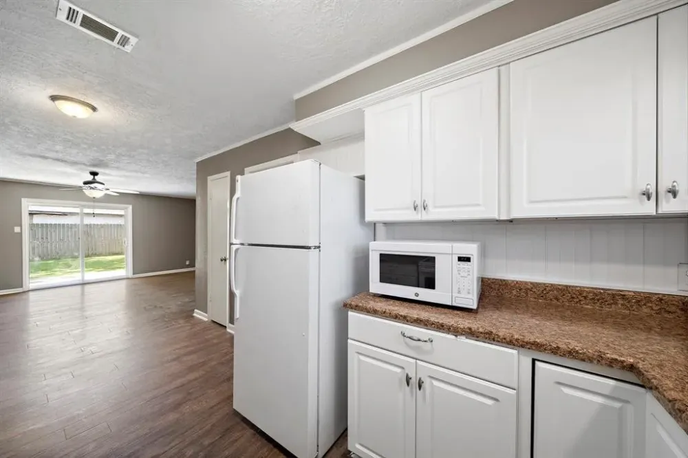 Spacious 2-Bedroom Condo, 1,200 sq ft, Near Downtown Austin - photo 10