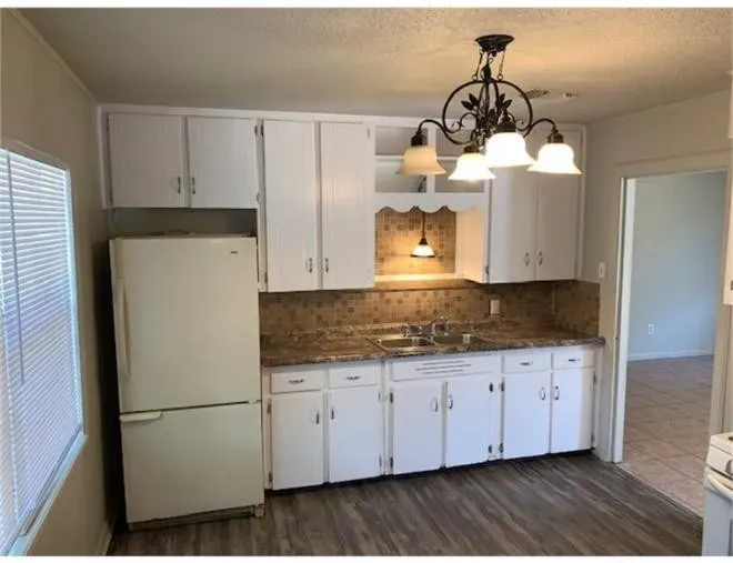 Cozy 4-Bedroom Home with Garage, 2,050 sq ft Raleigh - photo 9