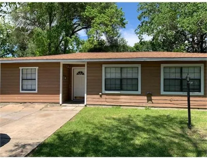 Cozy 4-Bedroom Home with Garage, 2,050 sq ft Raleigh - photo 1