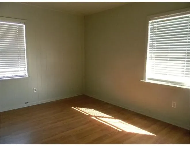 Cozy 4-Bedroom Home with Garage, 2,050 sq ft Raleigh - photo 6