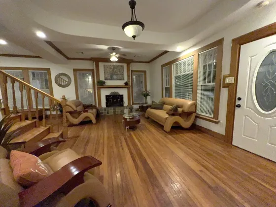 Large 4BR House with Fireplace 1,780 sq ft Columbus