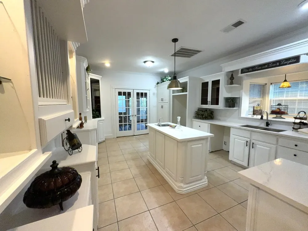 Large 4BR House with Fireplace 1,780 sq ft Columbus - photo 3