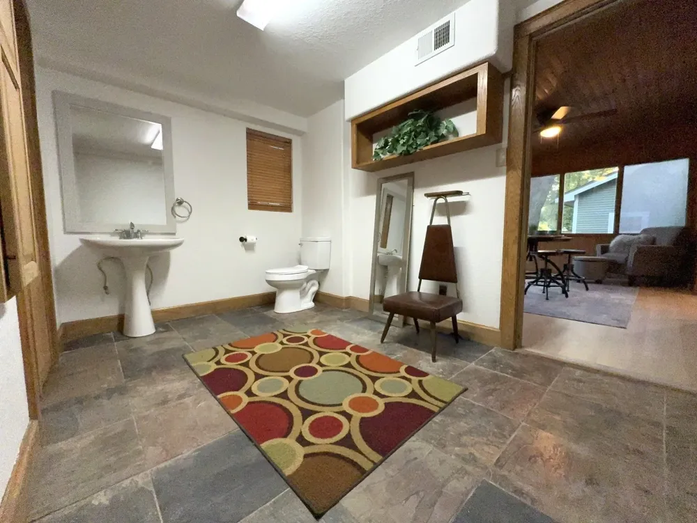 Large 4BR House with Fireplace 1,780 sq ft Columbus - photo 10