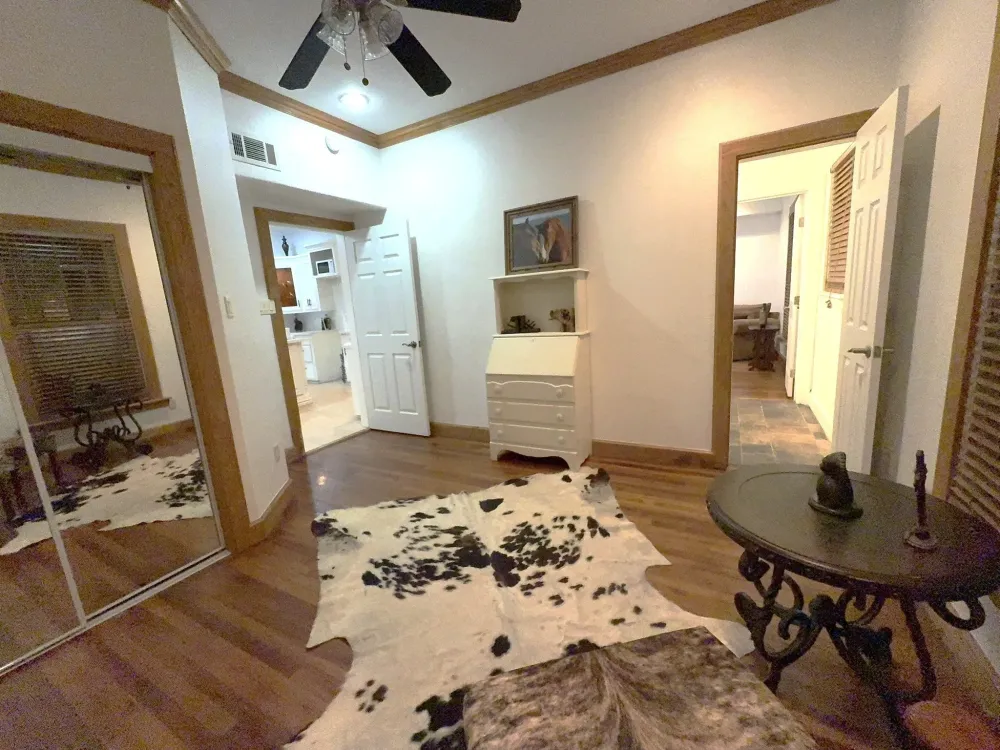 Large 4BR House with Fireplace 1,780 sq ft Columbus - photo 8