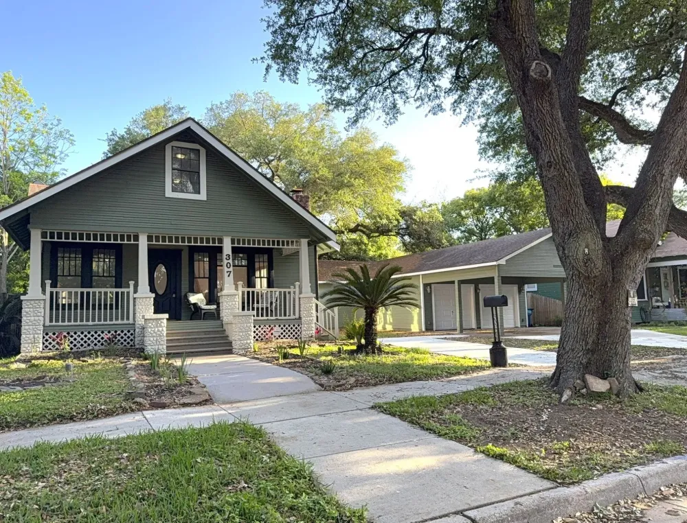 Large 4BR House with Fireplace 1,780 sq ft Columbus - photo 6