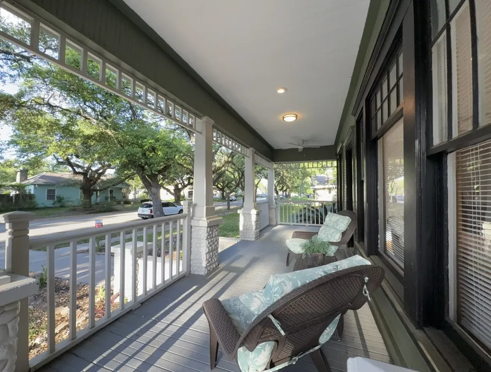 Large 4BR House with Fireplace 1,780 sq ft Columbus - photo 4