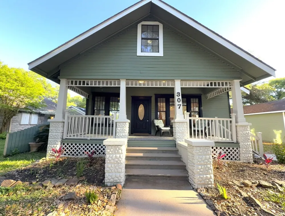 Large 4BR House with Fireplace 1,780 sq ft Columbus - photo 1