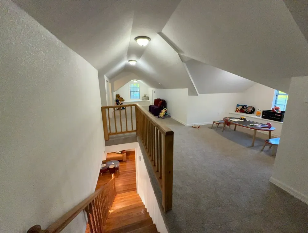 Large 4BR House with Fireplace 1,780 sq ft Columbus - photo 5