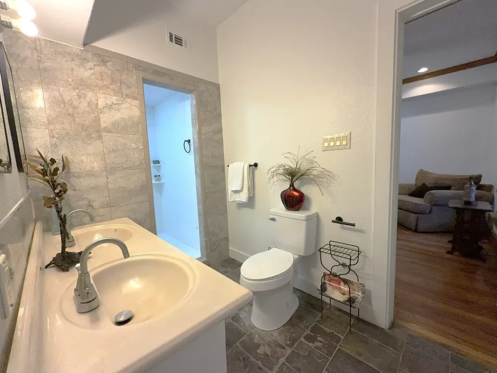 Large 4BR House with Fireplace 1,780 sq ft Columbus - photo 9